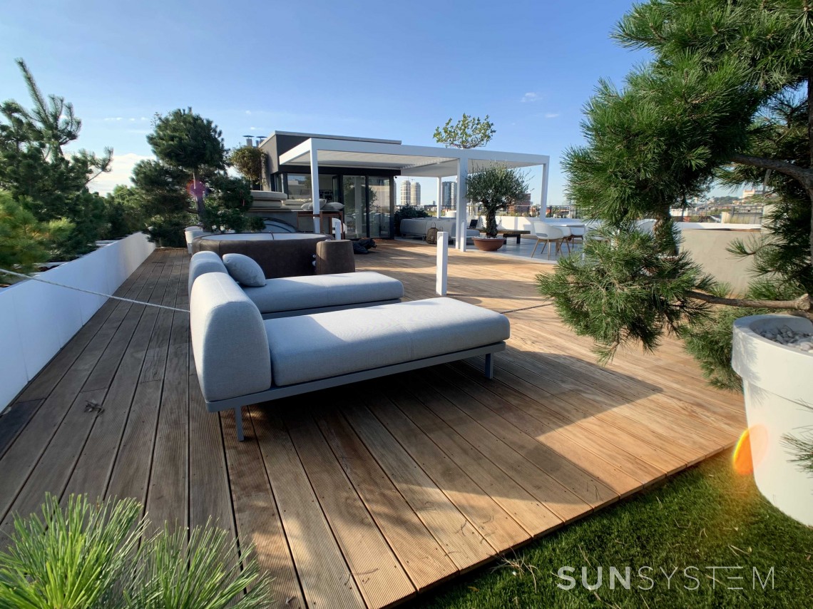 Vonkajšie posedenie v modernom minimalistickom štýle: Vytvorte si svoju oázu pohody