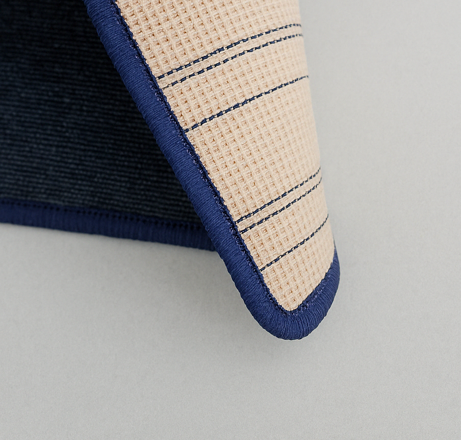 Detail obšití smyčkového koberce