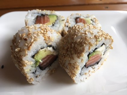uramaki losos avokado syr