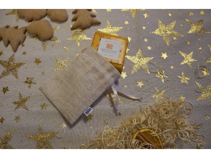 Mýdlo ve lněném pytlíčku v přírodní barvě