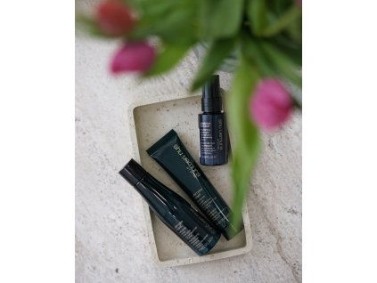 ULTIMATE RESET & ESSENCE ABSOLUE TRAVEL SET