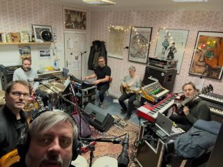 Jdeme do finále vol.2!! První finále bylo dodělat a odevzdat do výroby album, následuje to druhé, které znamená nazkoušet...