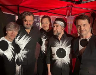 Tak dnes večer se stane naše koncertní premiéra v Dačicích!! Oble(č)ky jsou připraveny a my se už moc těšíme!!🔥...