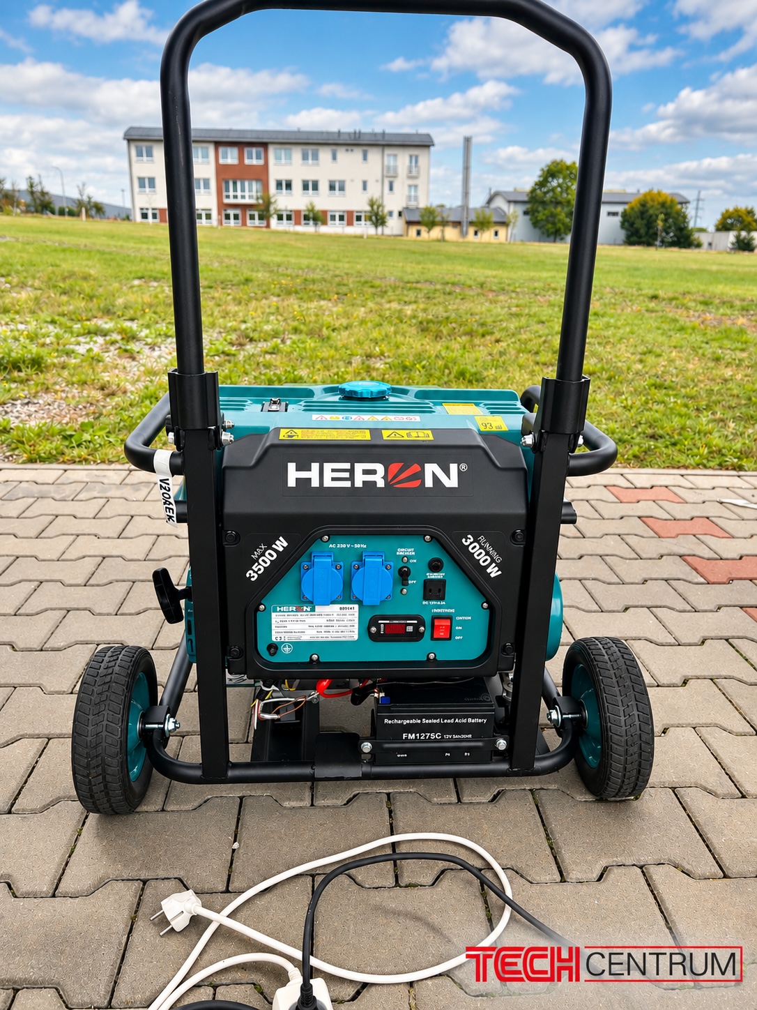 Benzínová elektrocentrála HERON 8896141 během odborného školení