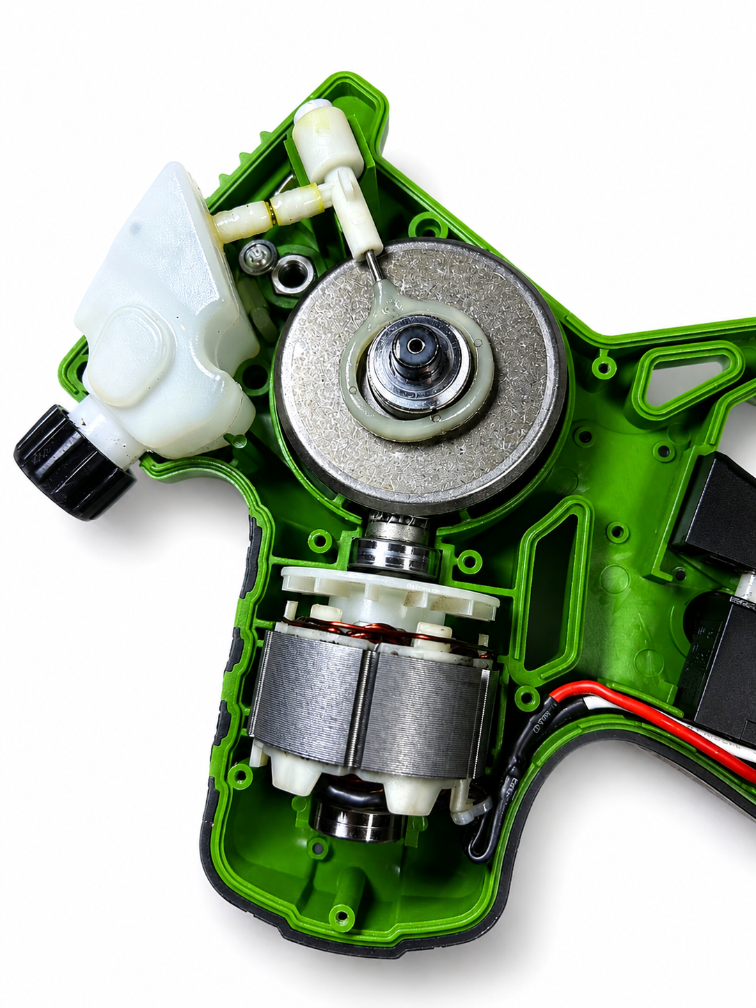 Bezuhlíkový motor a pístové olejové čerpadlo aku mini pily Procraft PKA32Li