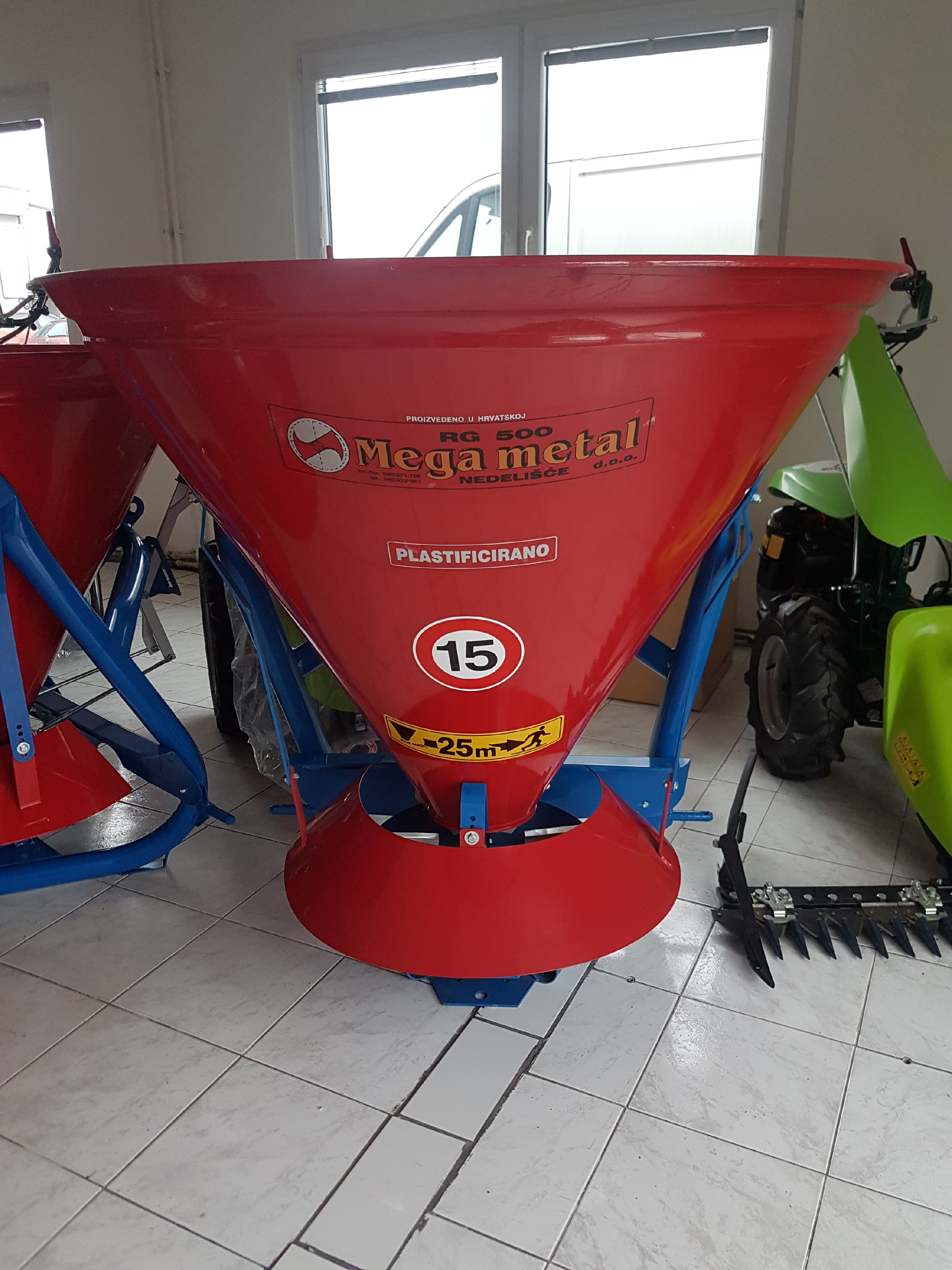 MEGAMETAL Valčekové sypače pre malotraktory ROZMETADLÁ SOLI RG: RG 300
