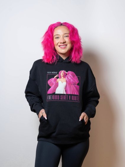 ČERNÁ MIKINA S MOTIVEM ALBA