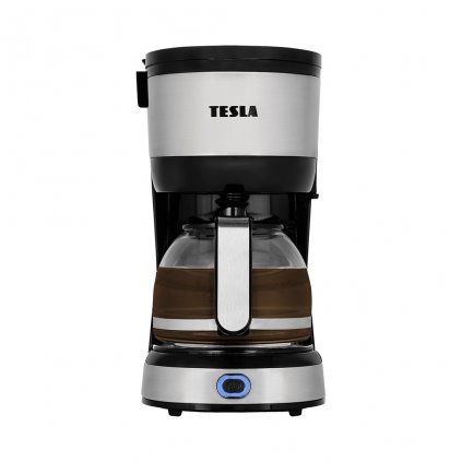 Přední pohled na TESLA CoffeeMaster ES200, kávovar na překapávanou kávu s modře podsvíceným zapínacím tlačítkem.