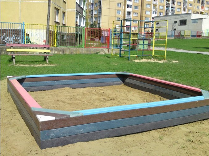 07 a. Prismatic sandpit