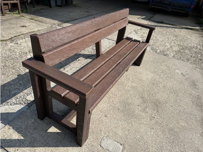 02 ba. Celoplastová lavička 3 + 2 s lakťovým opierkami, 180 cm