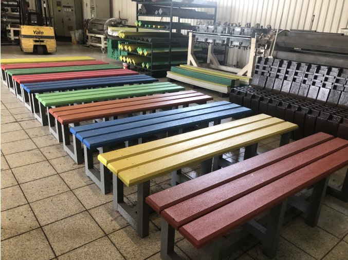 07 ib. Bench with 3 boards for sitting, coloured