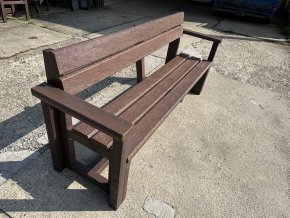 02 ba. Celoplastová lavička 3 + 2 s lakťovým opierkami, 180 cm