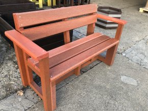 02 bb. Plastic, brick coloured bench with back and arm rests, 120 cm