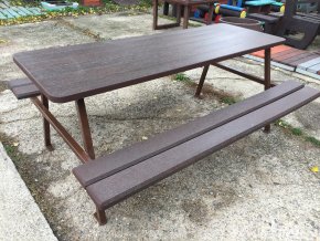 02 jd. Picknicktisch aus Metall, Tischplatte, mit Sitzfläche aus Kunststoffplatten