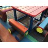 07 e. Kindertisch und 4 kleine Bars zum Sitzen