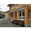 02 a. L-bench masívna jednofarebná lavička s opierkou