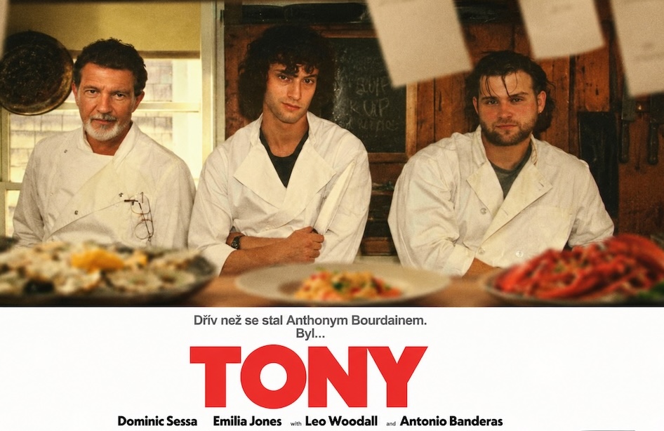 Film Tony, Anthony Bourdain a nože Global ukované při úplňku