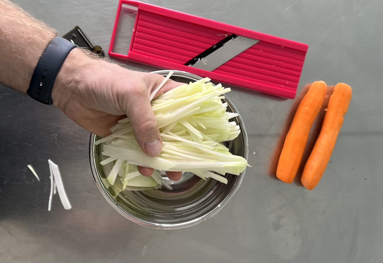 Banh mi - nakládaná zelenina đồ chua, mrkev a ředkev na julienne