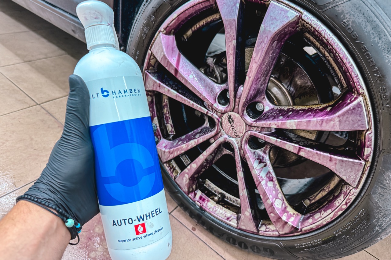 Bilt Hamber Auto-Wheel při reakci s brzdovým prachem