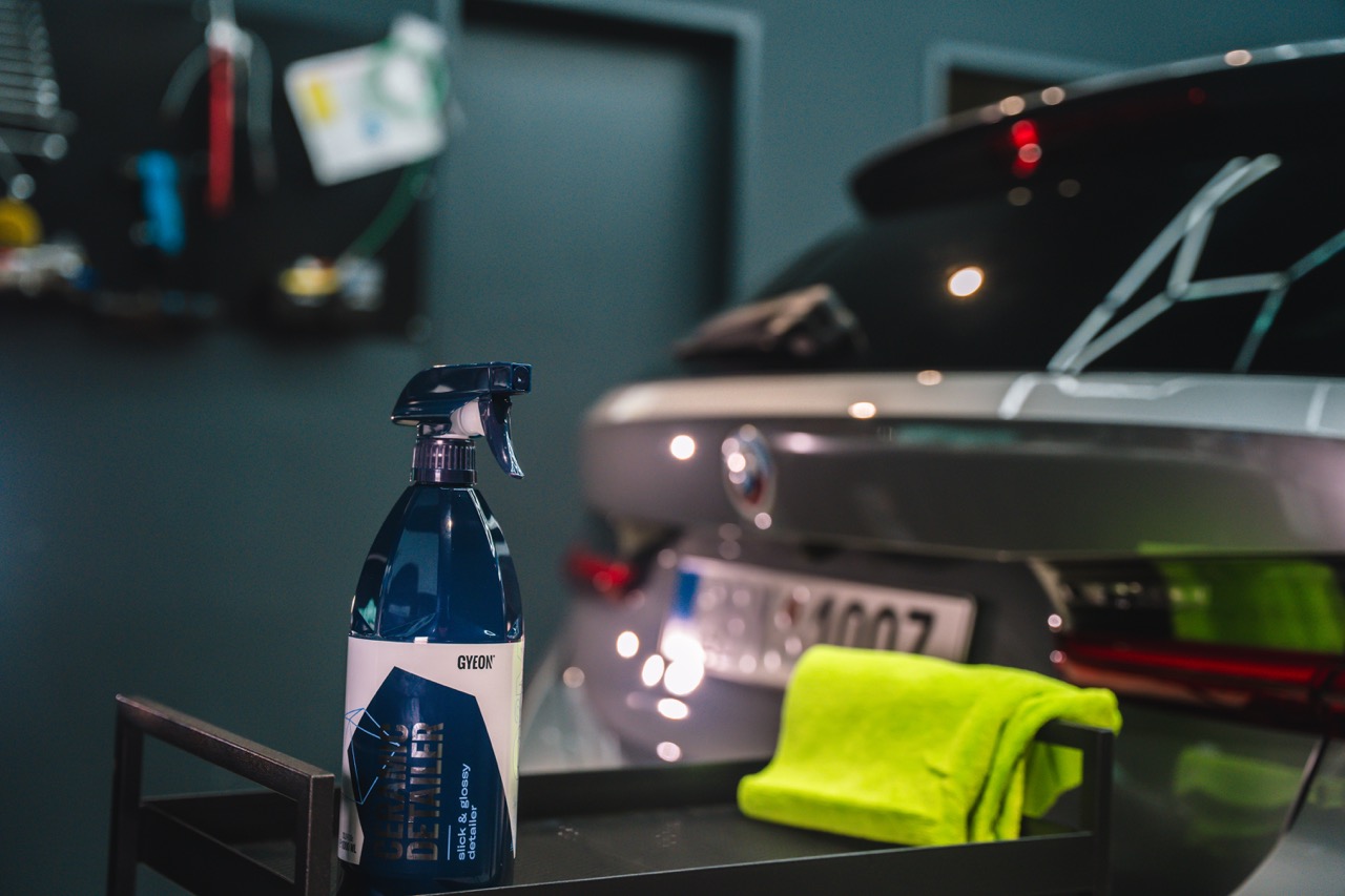 Správné použití quick detaileru s mikrovláknovou utěrkou