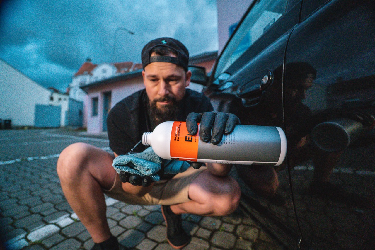 Koch Chemie Eulex při odstraňování lepidla z automobilu