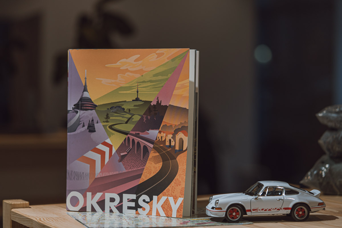 OKRESKY OKRESKY: Česko - kniha nejen ke čtení