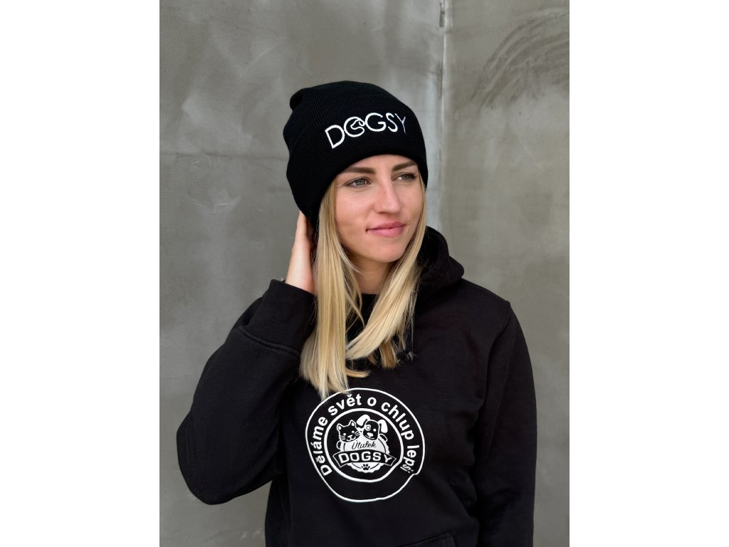 Čepice s výšivkou - černá