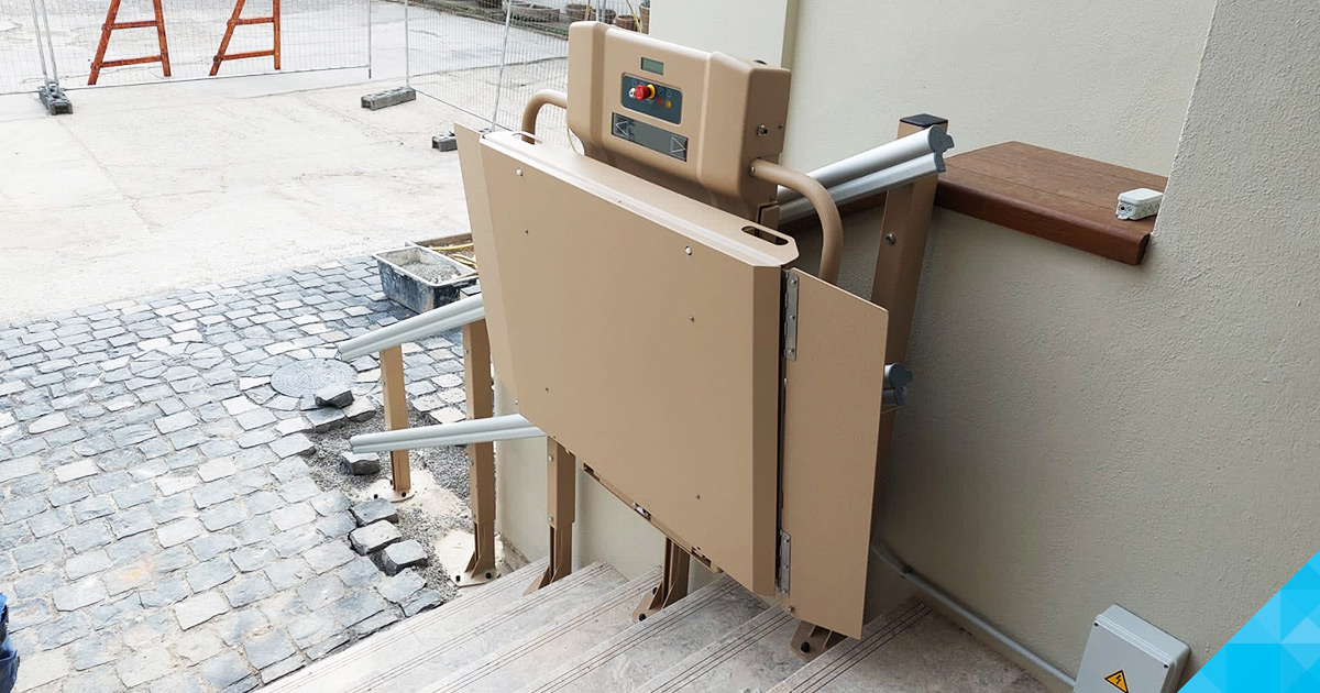 Šikmá plošina LOGIC v atypickej farbe na mieru pre zákazníka