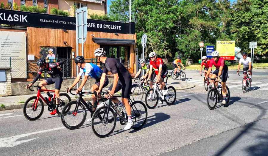 Elegantní oblečení pro cyklistiku a volný čas