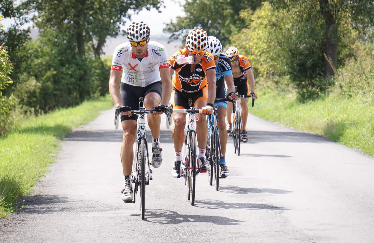 Vojta Mareš v čele cyklistické skupiny