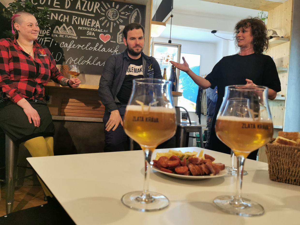 Sládková Žaneta při výkladu na degustaci Zlaté krávy ve Veloklasiku