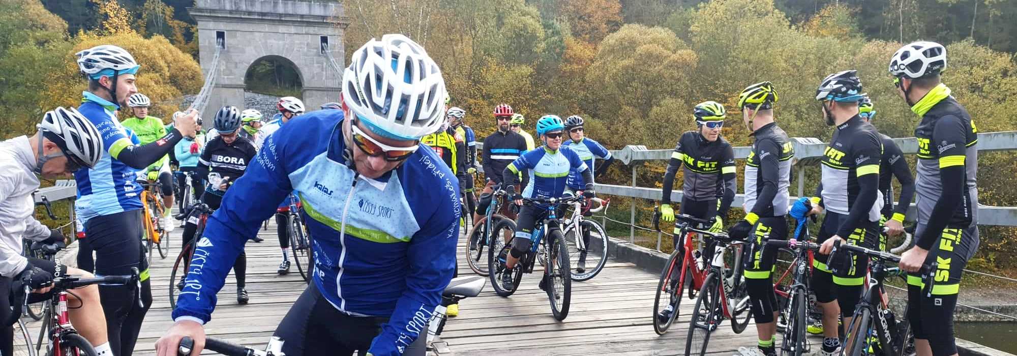Cyklisté během Gran Fondo Čistý sport 2019