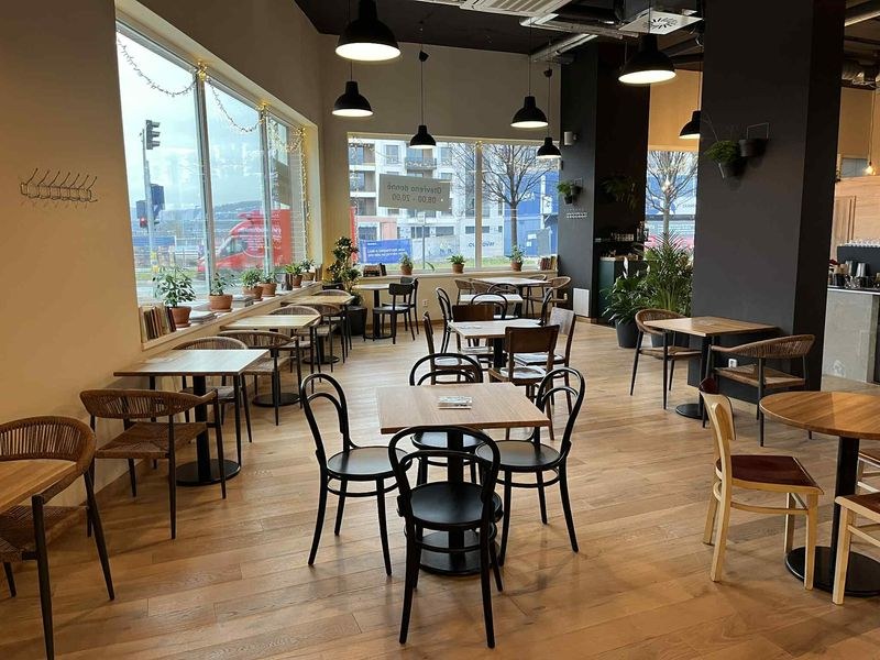 Interiér Café VELO Cukrovar v Praze-Modřanech