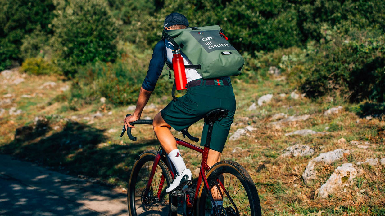 Zelená varianta batohu Café du Cycliste v roce 2021