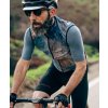 CAFÉ DU CYCLISTE - pánské cyklistické vesty - vesta na kolo proti větru MADELEINE tie & dye