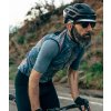 CAFÉ DU CYCLISTE - pánské cyklistické vesty - vesta na kolo proti větru MADELEINE tie & dye
