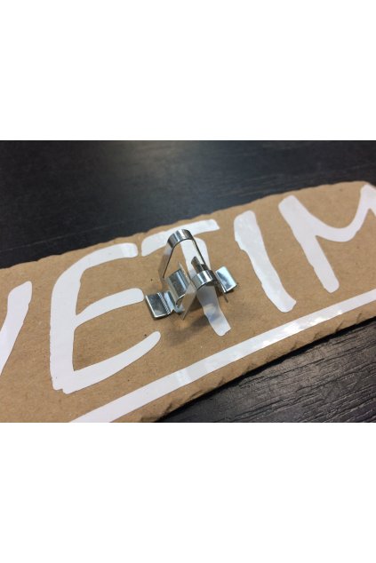 tvarová pružinka pro uchycení opláštění