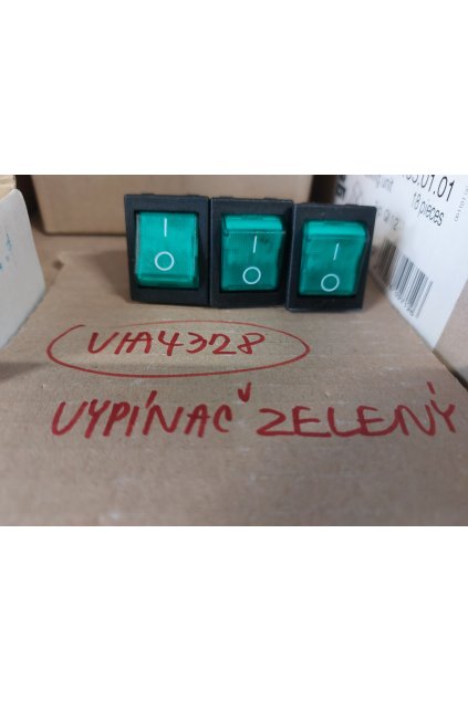 vypínač zelený široký C 1533 AL