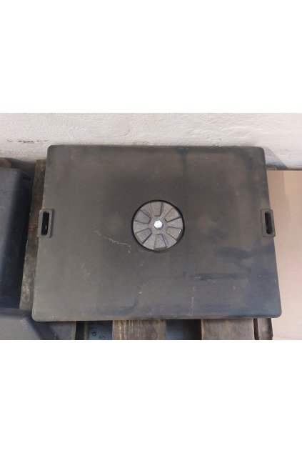 U28 přikládací dvířka