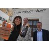 Slavnostní otevření Domu přírody Pálavy. Zleva: Dominika, vedoucí Domu přírody Jan Miklín a ředitel CHKO Pálava Jiří Kmet.
