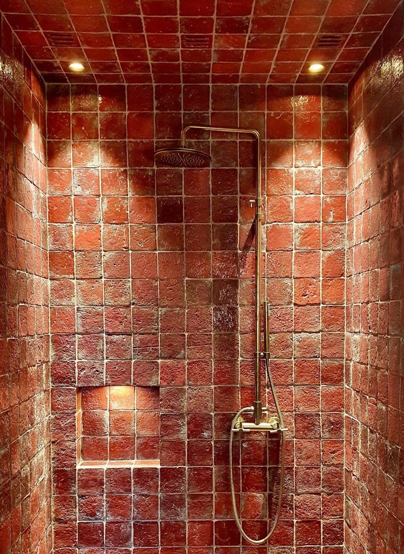 Historická dlažba – pravá terakota, červená – sprchový kout