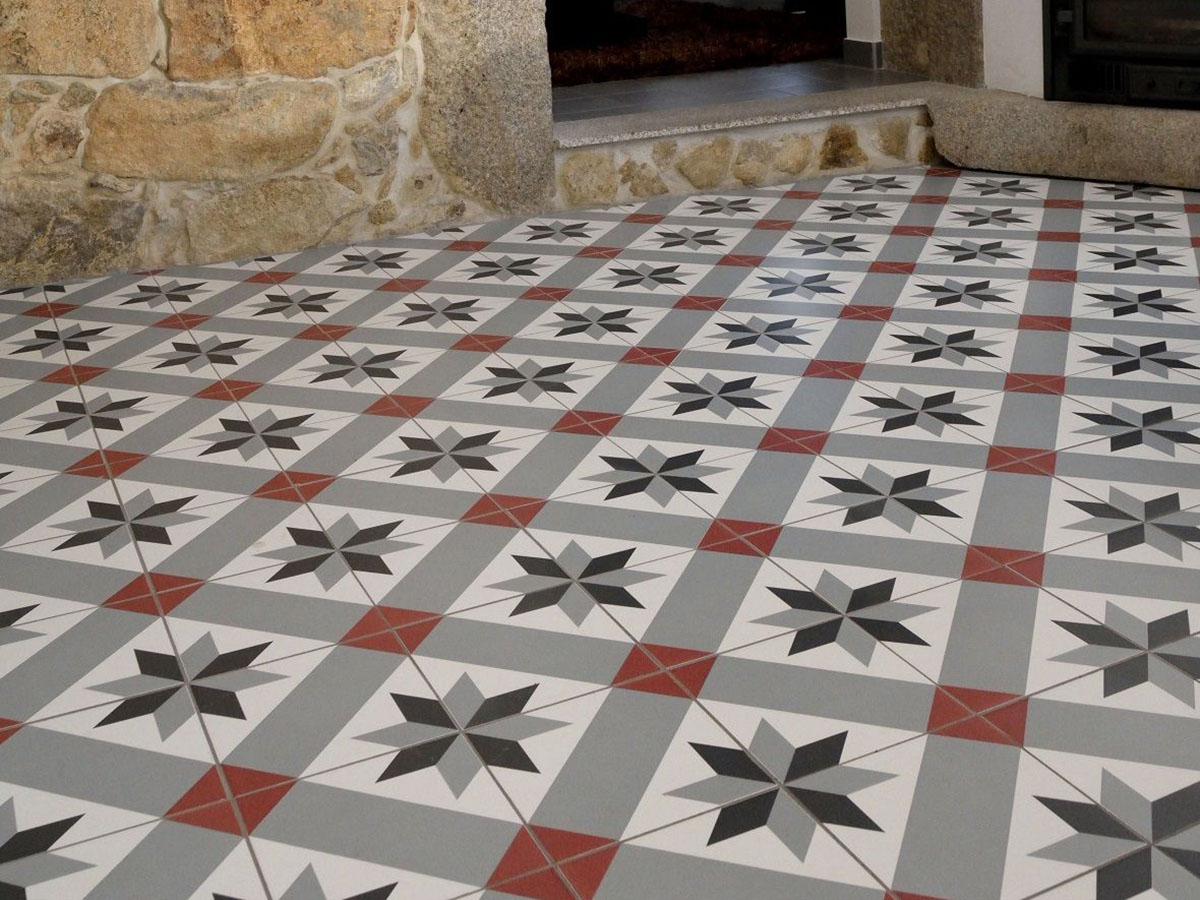 Keramická dlažba s historickým vzorem