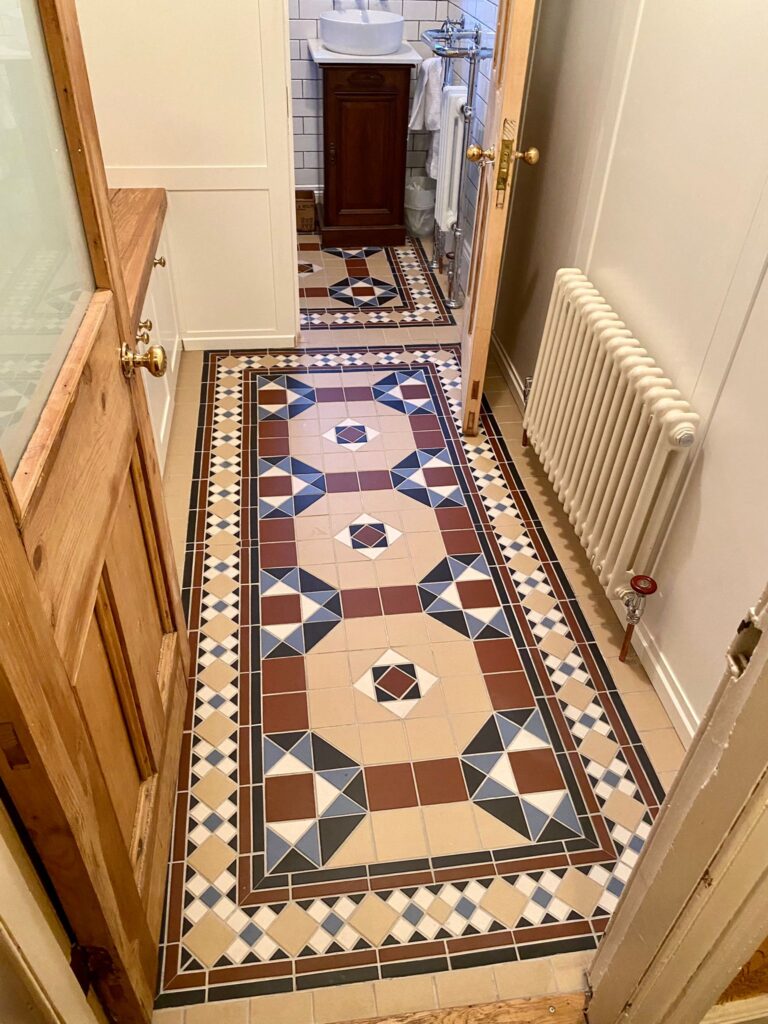 Full body – historicka slinutá dlažba