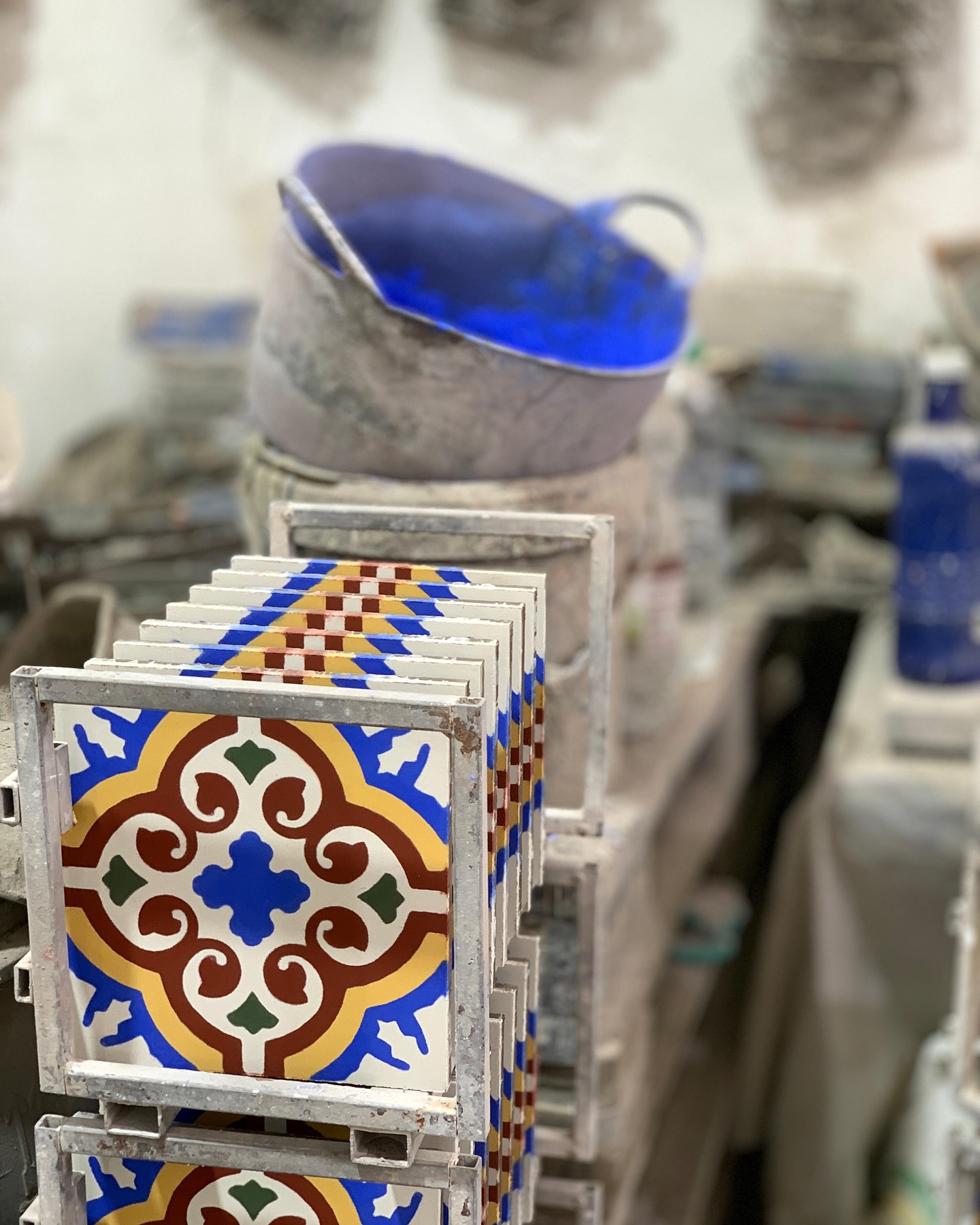 Cementová dlažba – realizace, inspirace, detaily, výroba