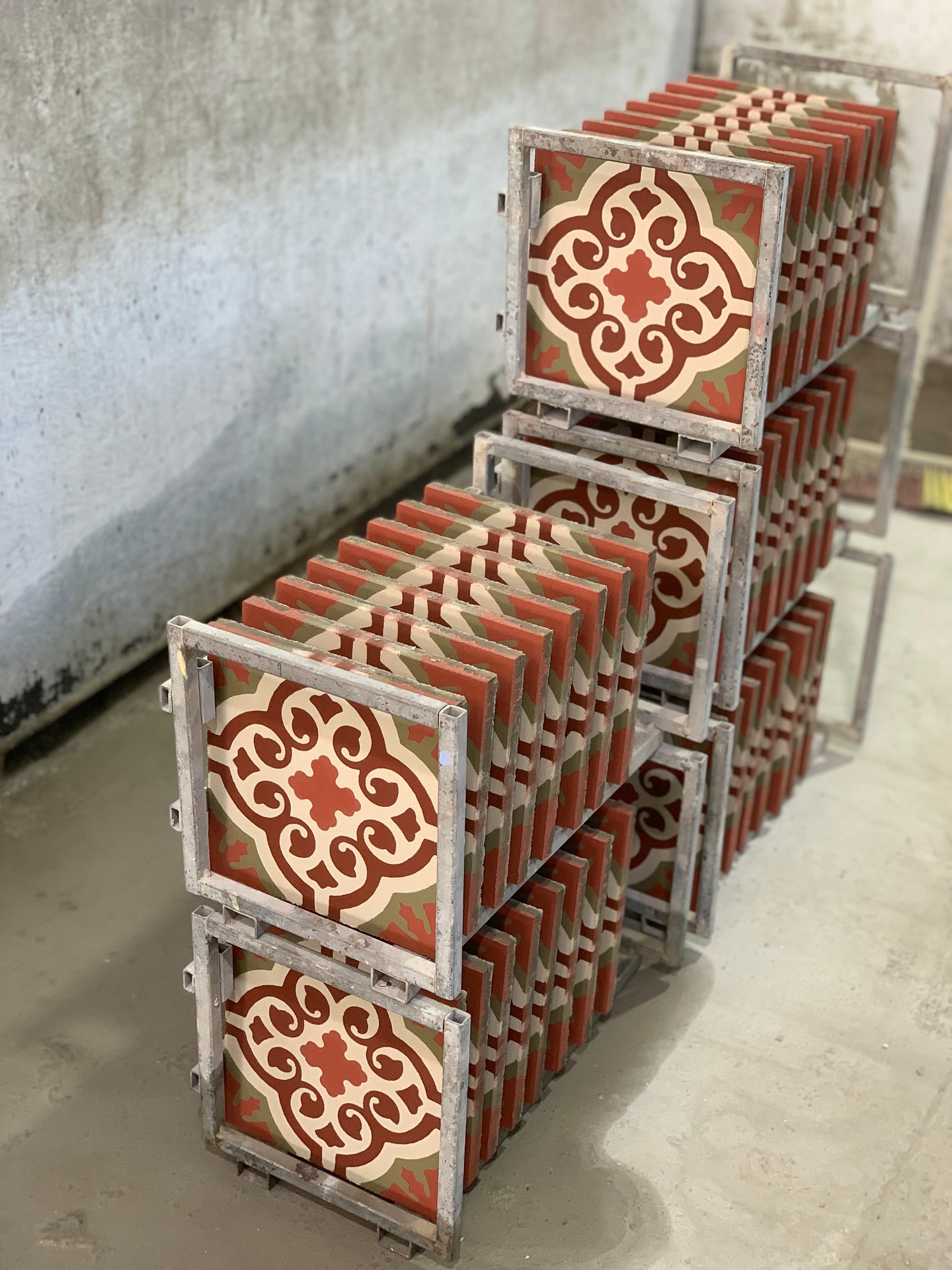 Cementová dlažba – realizace, inspirace, detaily, výroba