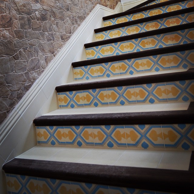 Cementová dlažba – realizace, inspirace, detaily, výroba