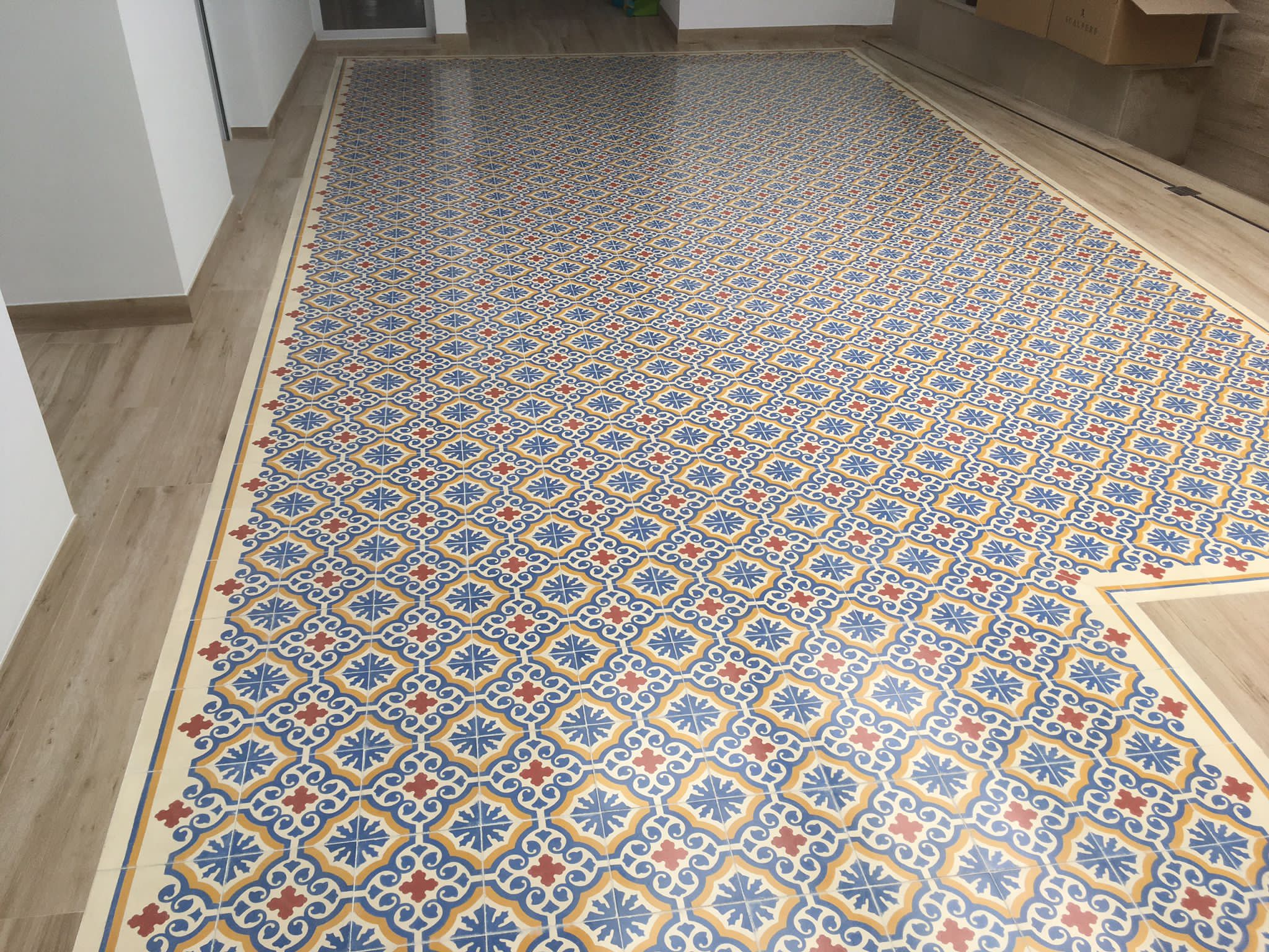 Cementová dlažba – realizace, inspirace, detaily, výroba