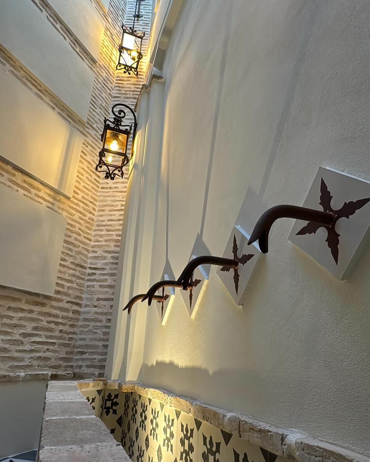 Cementová dlažba – realizace, inspirace, detaily, výroba