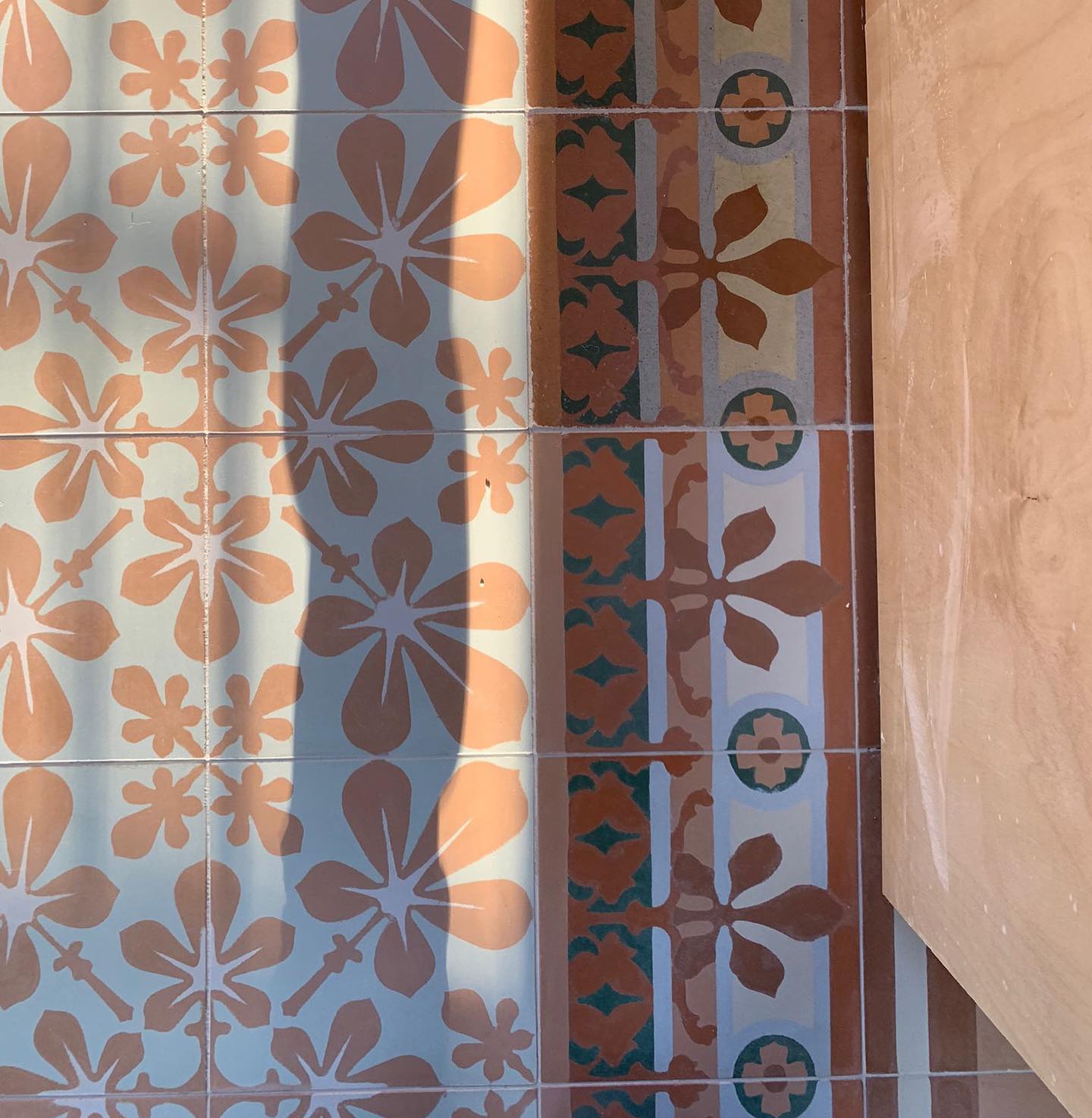 Cementová dlažba – realizace, inspirace, detaily, výroba