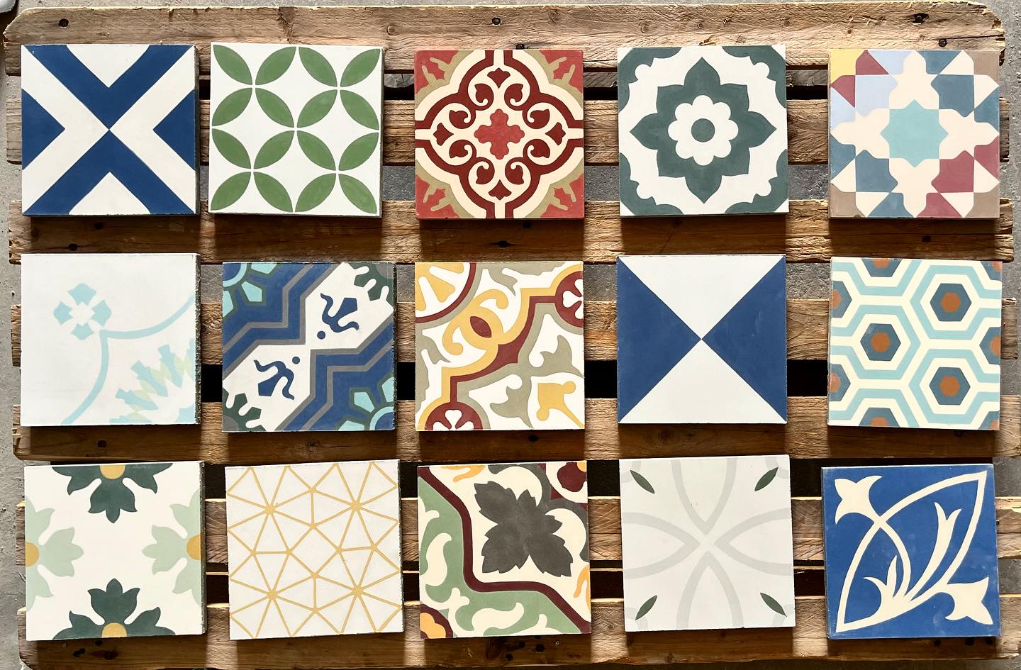 Cementová dlažba – realizace, inspirace, detaily, výroba